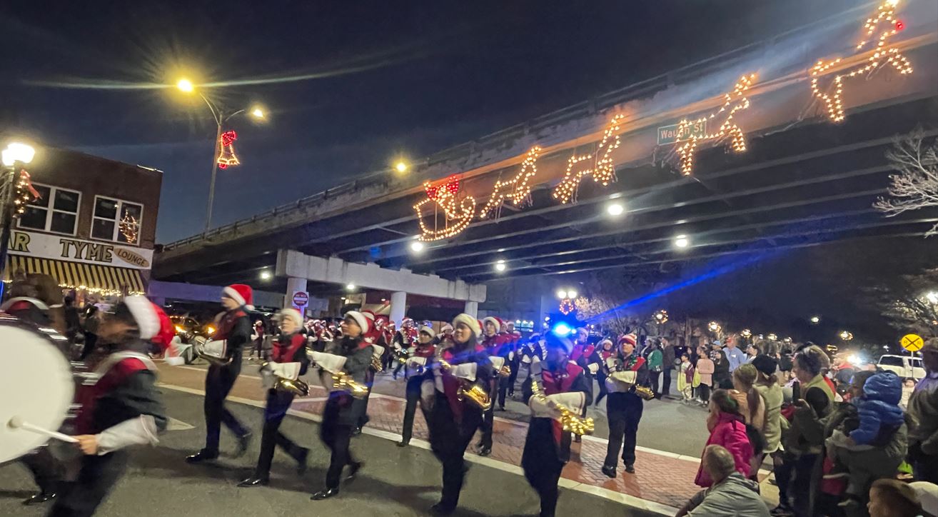 Downtown Christmas Parade Delights Crowd Dalton, GA